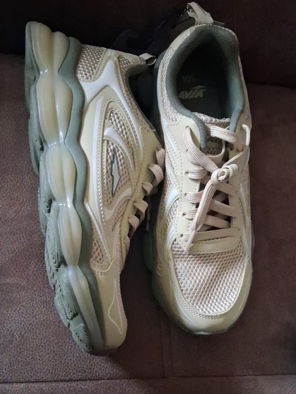 Avia Bubbles Men's Olive Green and Beige Athletic Sneakers Size 10 1/2